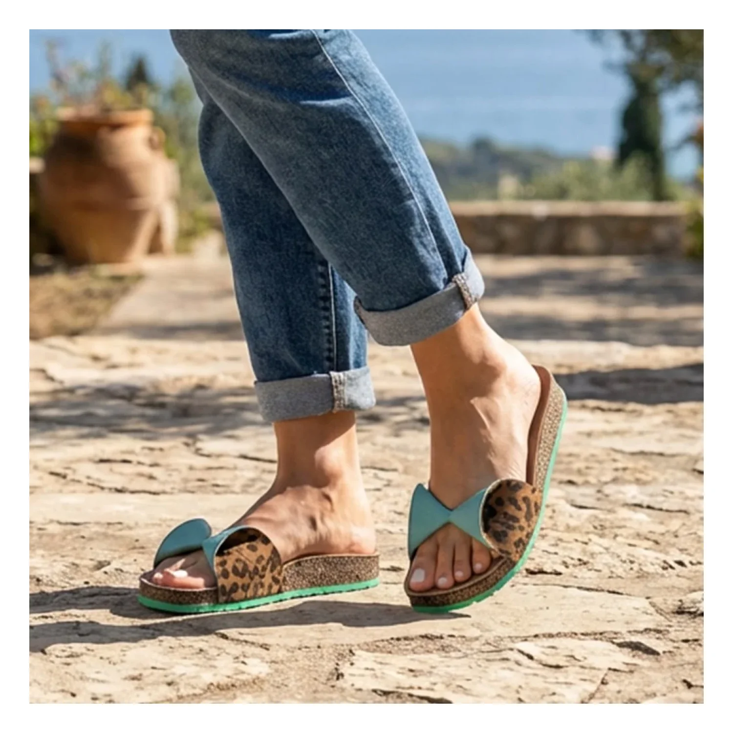 Turquoise Leo