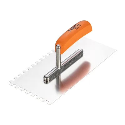 NEO Acél simító, fogazott, rozsdamentes, 270x128mm, 8x8x8mm, fa markolat építőipari kéziszerszám