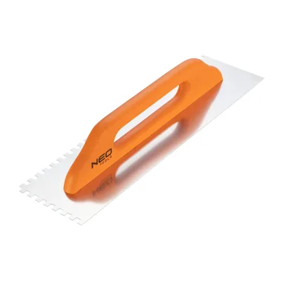 NEO Acél simító, fogazott, rozsdamentes, 480x128mm, 8x8x8mm, fa markolat építőipari kéziszerszám